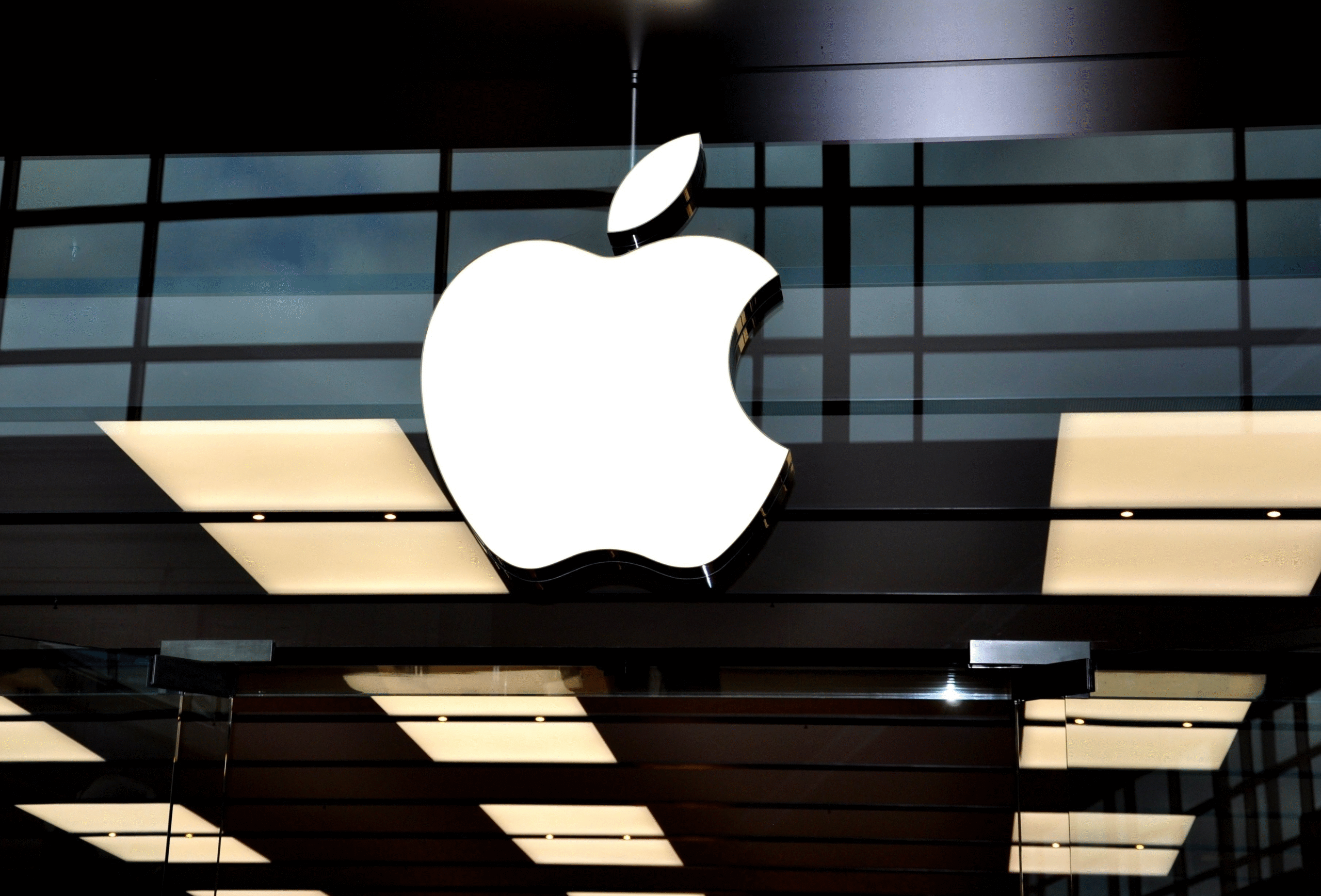 Apple will Invest Further $100B for US manufacturing