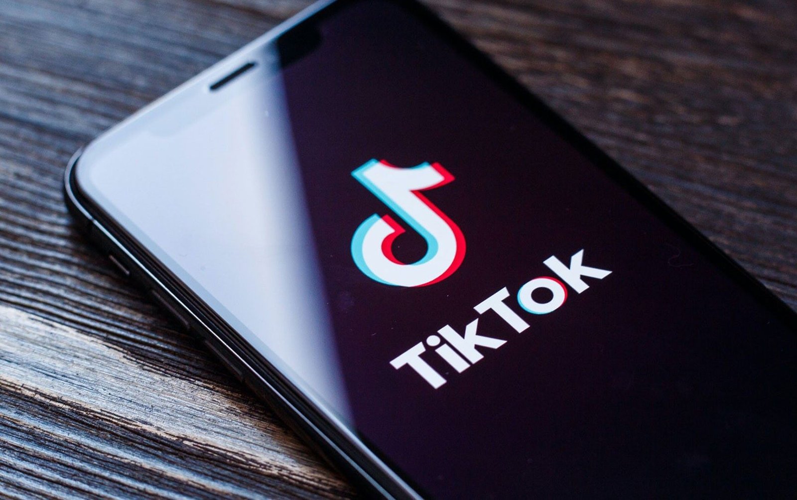 TikTok Users Can Now Send Voice Notes and Images in DMs